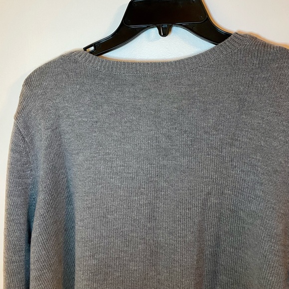 Gap Grey sweater with white polka dots Large - Picture 10 of 11